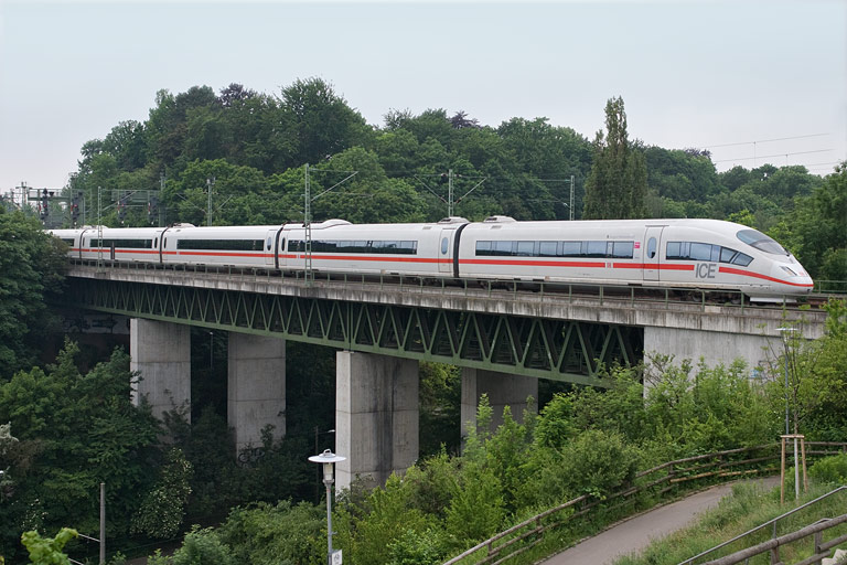 403 015 als L-ICE 78819 bei km 14,6 (Juni 2008)