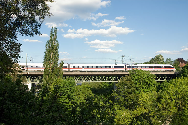 Baureihe 411 als ICE 283 bei km 14,6 (Mai 2008)