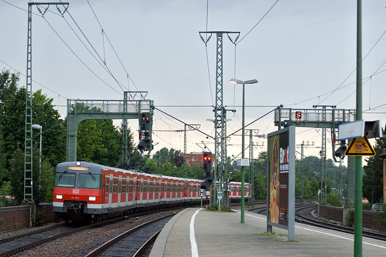 420 462 als ICE 2853 bei km 16,6 (Juli 2008)