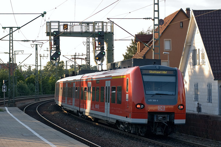 425 308 als RE 19050 bei km 16,6 (Juli 2008)