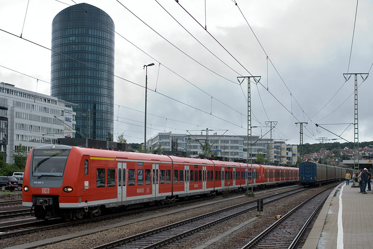 425 813 als RE 19658 bei km 15,6 (August 2008)