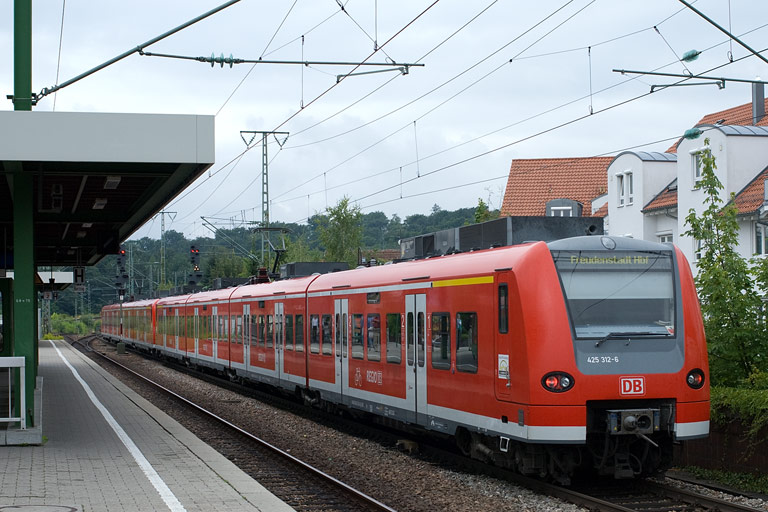 Baureihe 425 als RE 19031 bei km 16,6 (August 2008)