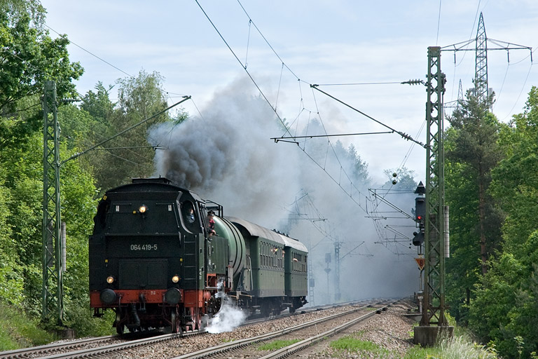 64 419 mit DPE 92961 bei km 18,6 (Mai 2008)