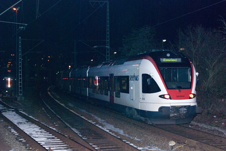 SBB RABe 526 657 und 526 655 als DPE 84499 bei km 15,8 (November 2008)