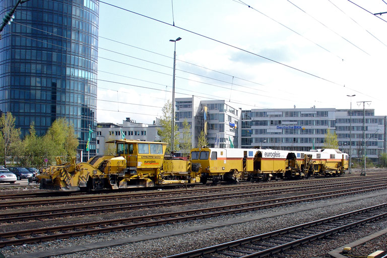 Gleisbauzug bei km 15,8 (April 2008)