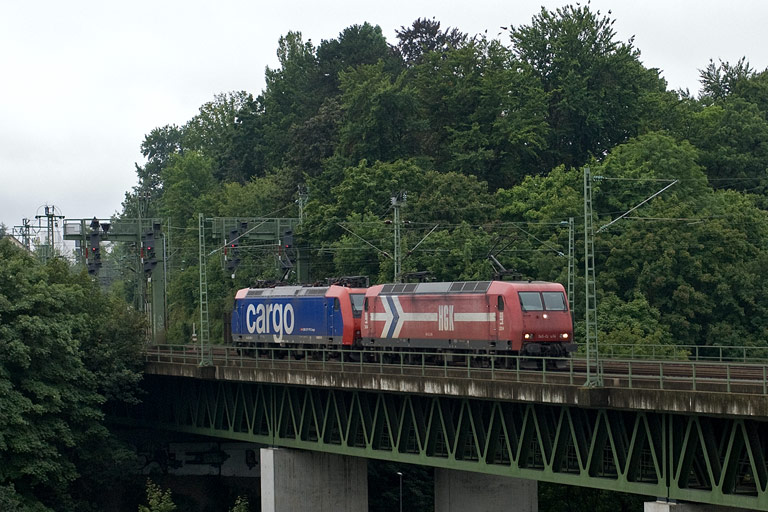 HGK 145 Cl-014 und SBB 482 007 bei km 14,6 (August 2008)