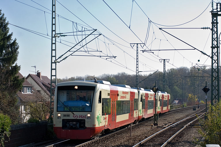 HzL Regioshuttles VT 248, VT 244 und VT 246 als D 98804 bei km 16,8 (Oktober 2008)