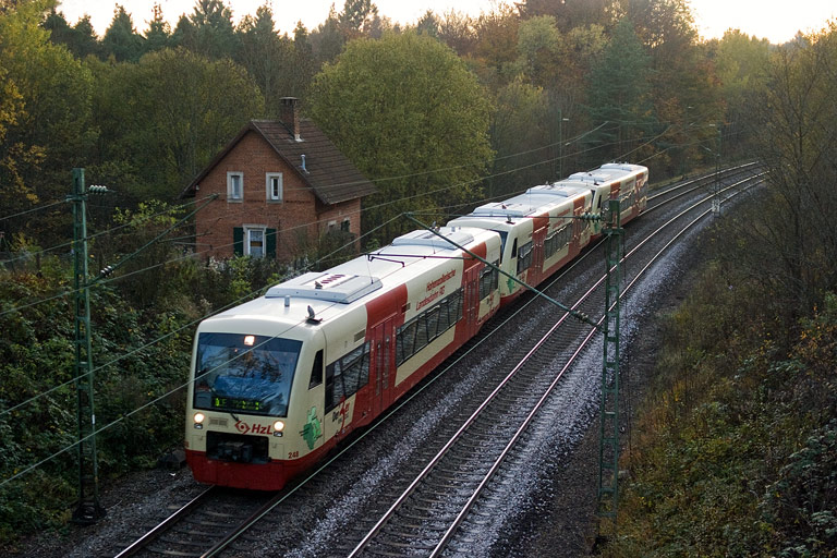 HzL Regioshuttles VT 248, VT 244 und VT 246 als D 98814 bei km 19,2 (Oktober 2008)