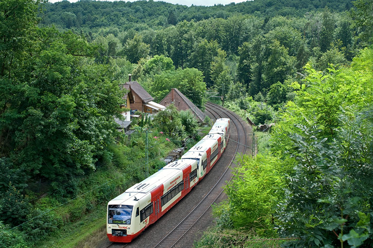 HzL Regioshuttles VT 232, VT 245 und VT 246 als IC 85798 bei km 11,0 (Juli 2008)