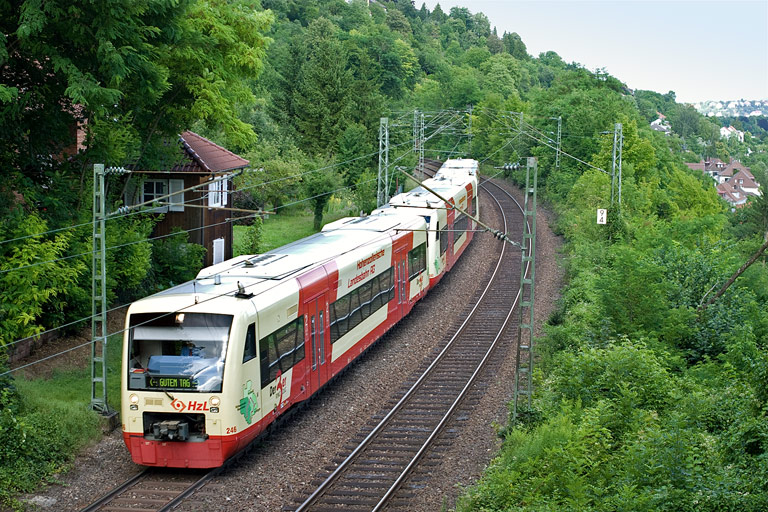 HzL Regioshuttles VT 246, VT 245 und VT 232 als Lt 85797 bei km 9,4 (Juli 2008)