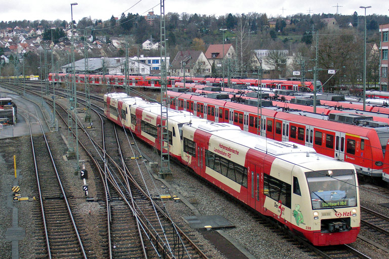 HzL Regioshuttles VT 238, VT 232 und VT 234 als RE 19013 bei km 16,0 (Dezember 2008)