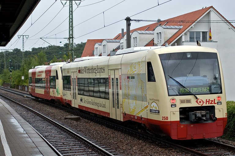 HzL Regioshuttles VT 240 und VT 250 als DLr 84499 bei km 16,6 (August 2008)