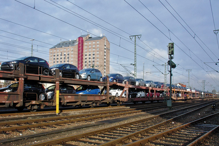 Autotransportwagenzug bei km 15,8 (Dezember 2008)