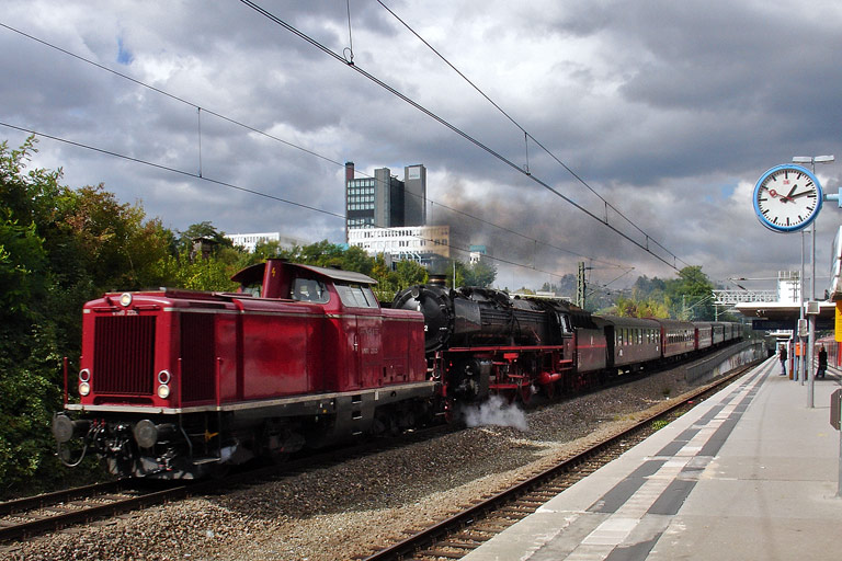 V100 2335 und 01 202 bei km 14,2 (September 2008)