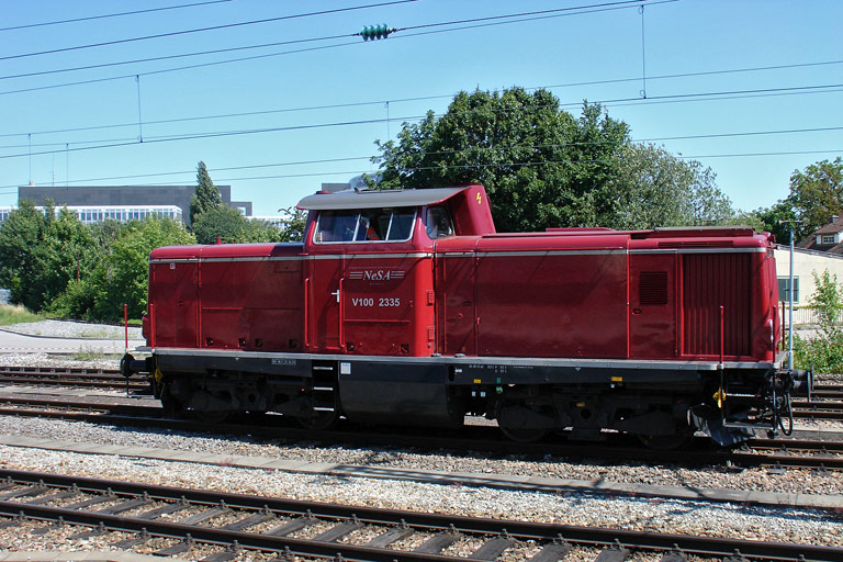 V100 2335 als Tfzf 92442 bei km 15,6 (Juli 2008)