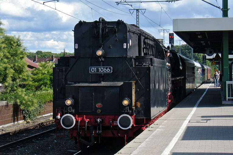 01 1066 bei km 16,6 (Juli 2009)