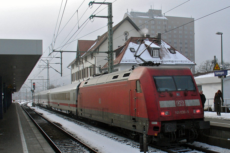 101 030 mit IC 2803 bei km 15,6 (Januar 2009)