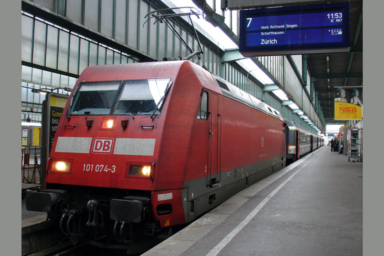 101 074 mit Lr 78507 bei km 0,0 (Oktober 2009)