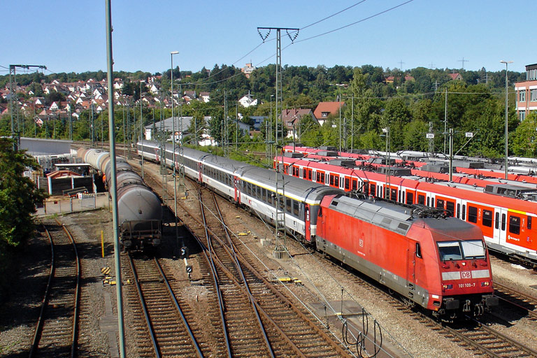 101 109 mit Lr 78507 bei km 16,0 (Juli 2009)