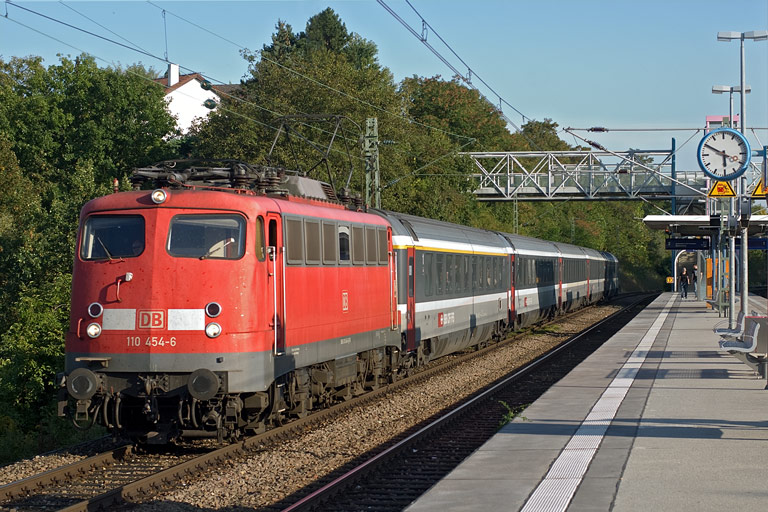 110 454 mit IC 486 bei km 14,2 (September 2009)