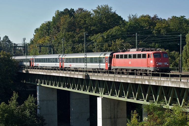 110 454 mit IC 488 bei km 14,6 (September 2009)