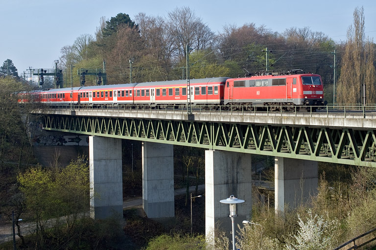 111 088 mit RE 22955 bei km 14,6 (April 2009)