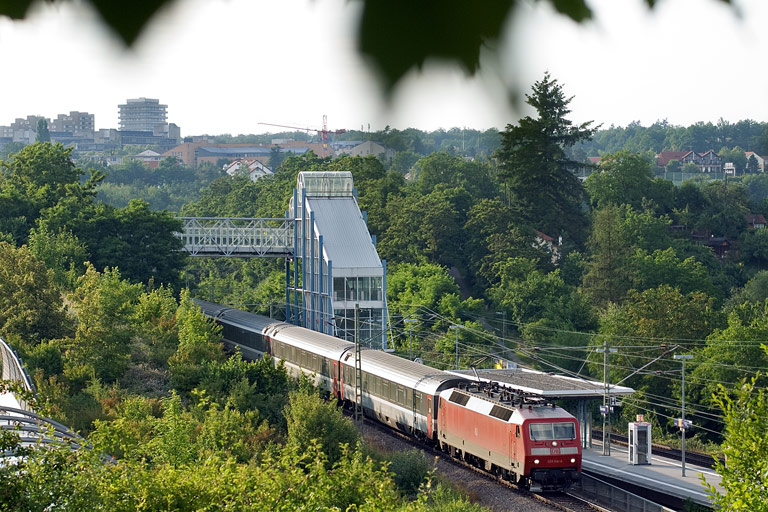 120 114 mit Lr 78379 bei km 14,2 (Juni 2009)