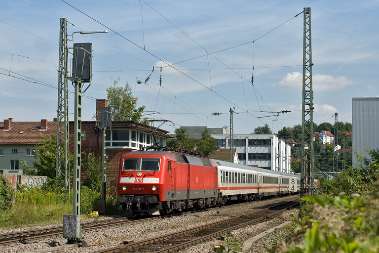 120 118 mit IC 2802 bei km 8,4 (August 2009)
