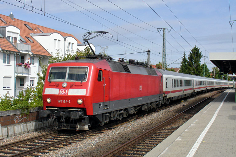 120 124 mit IC 2803 bei km 16,8 (Juli 2009)