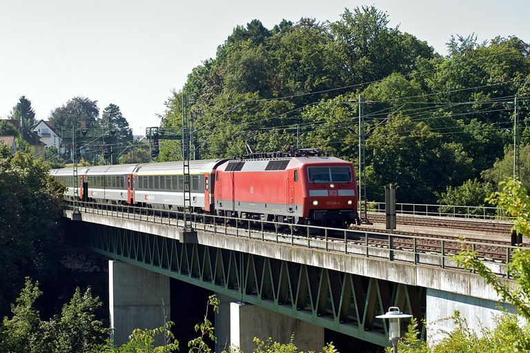 120 124 mit Lr 78507 bei km 14,6 (August 2009)