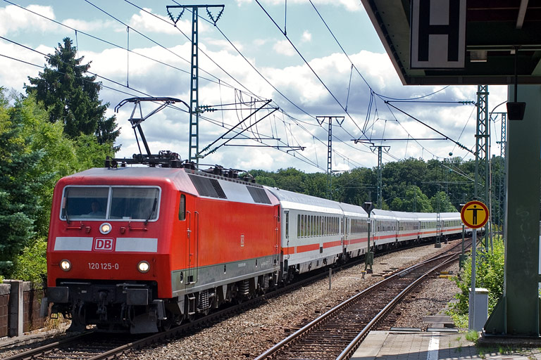 120 125 mit IC 2800 bei km 16,8 (Juli 2009)