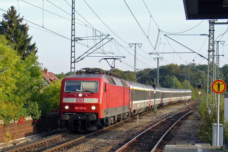 120 133 mit IC 486 bei km 18,6 (September 2009)