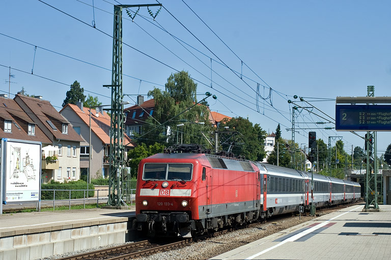 120 133 mit IC 487 bei km 15,6 (August 2009)