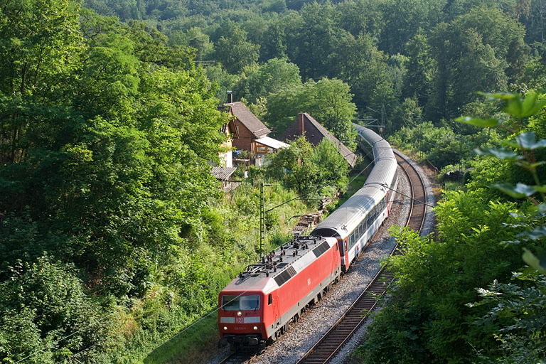 120 135 mit IC 486 bei km 11,0 (Juni 2009)