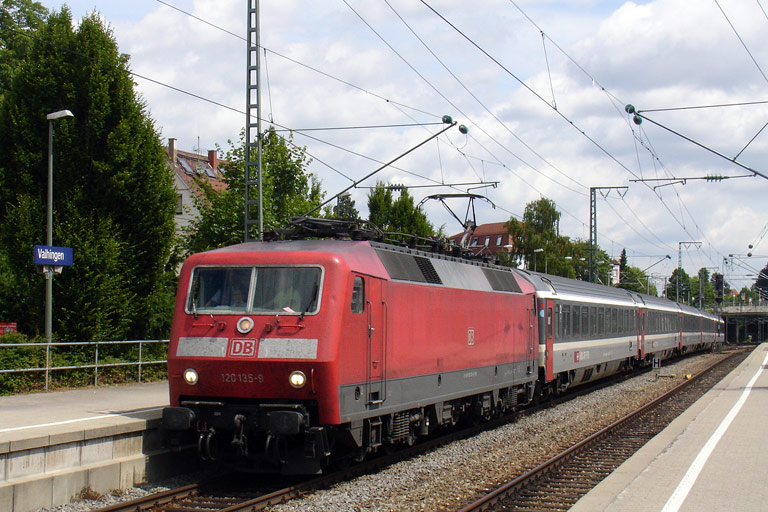 120 135 mit IC 487 bei km 15,6 (Juni 2009)