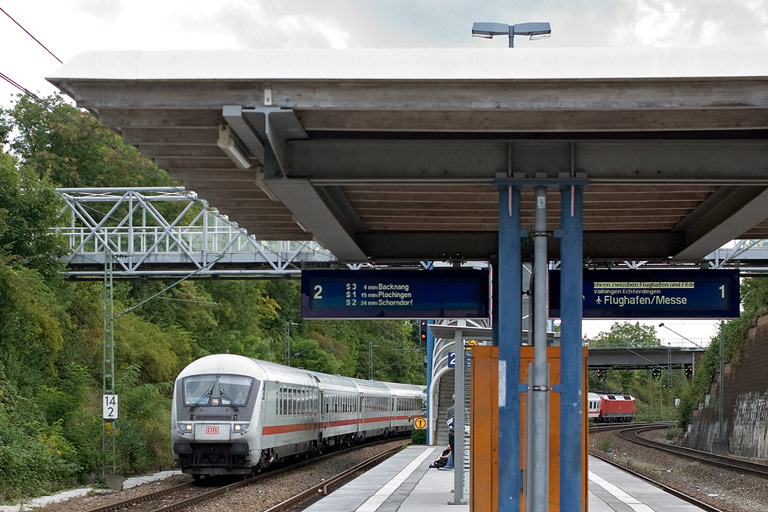 120 137 mit IC 2808 bei km 14,2 (September 2009)