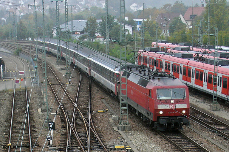 120 141 mit Lr 78507 bei km 16,0 (September 2009)