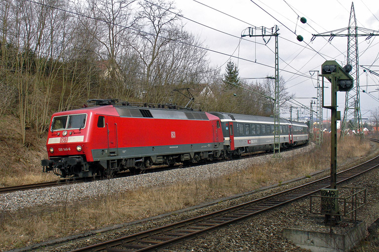 120 146 mit IC 487 bei km 17,6 (M&auml;rz 2009)