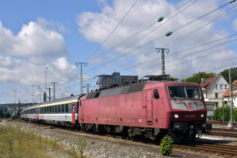 120 148 mit Lr 78507 bei km 15,4 (Juli 2009)