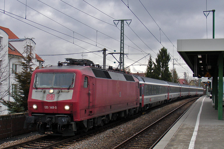 120 149 mit IC 487 bei km 16,6 (M&auml;rz 2009)