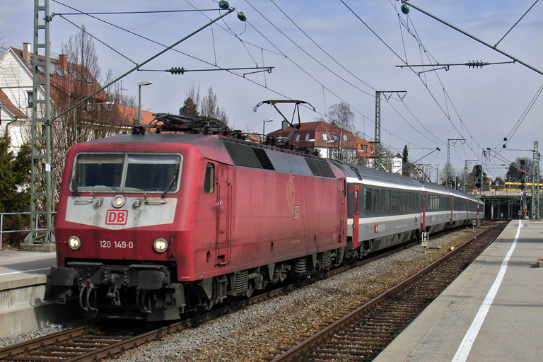 120 149 mit IC 487 bei km 15,6 (M&auml;rz 2009)