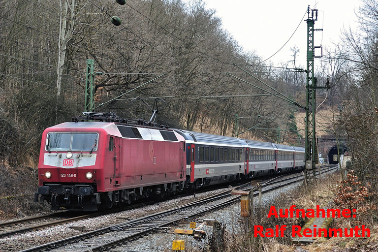 120 149 mit IC 487 bei km 18,0 (M&auml;rz 2009)
