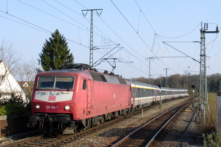 120 155 mit IC 486 bei km 16,8 (April 2009)