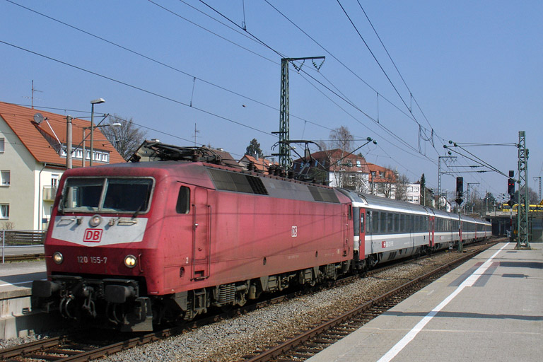 120 155 mit IC 487 bei km 15,6 (April 2009)