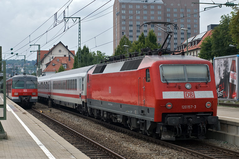 120 157 mit IC 2807 bei km 15,6 (August 2009)