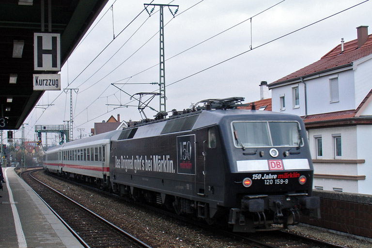 120 159 mit IC 2800 bei km 16,8 (Januar 2009)
