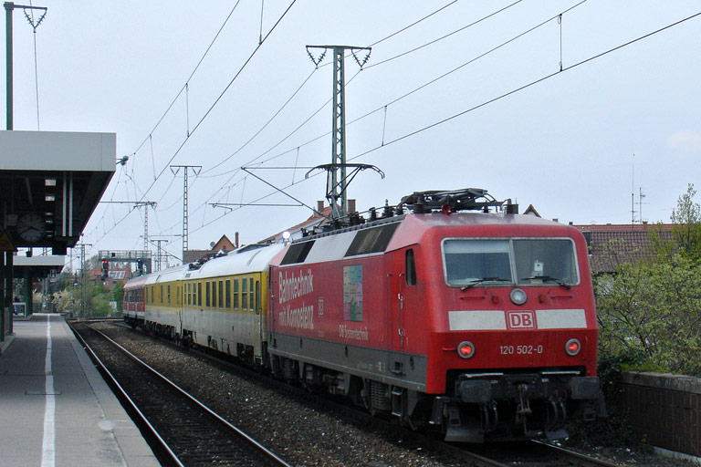 120 502 mit Mess ST 94413 bei km 16,8 (April 2009)