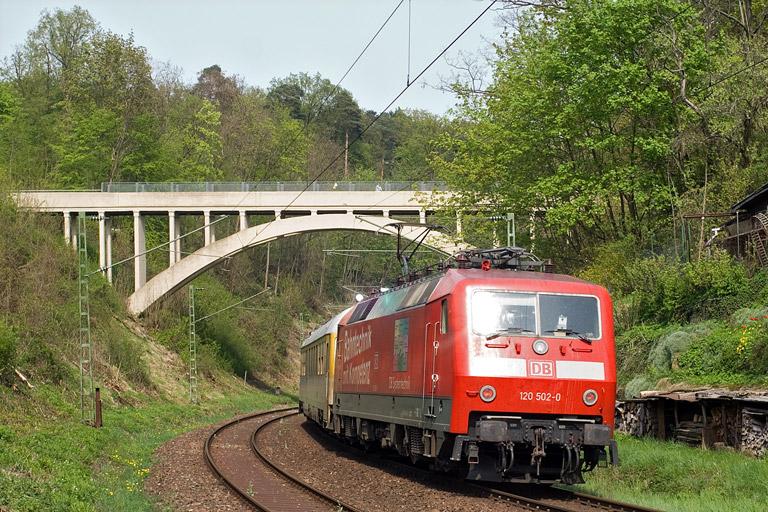 120 502 mit Mess ST 94413 bei km 10,8 (April 2009)