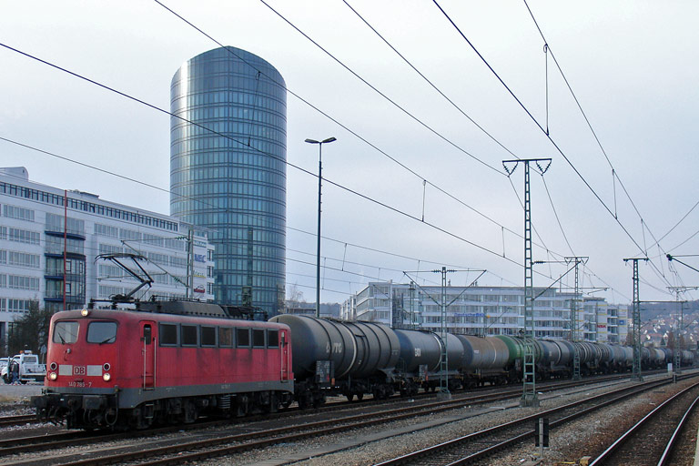 140 785 mit CFN 63055 bei km 15,6 (Februar 2009)