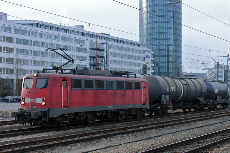 140 785 mit CFN 63055 bei km 15,6 (Februar 2009)